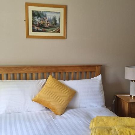 2 Bedroomed Ground Floor Apartment เคนแมร์ ภายนอก รูปภาพ