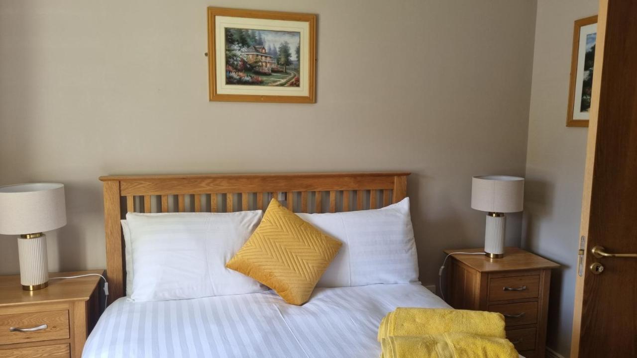 2 Bedroomed Ground Floor Apartment เคนแมร์ ภายนอก รูปภาพ